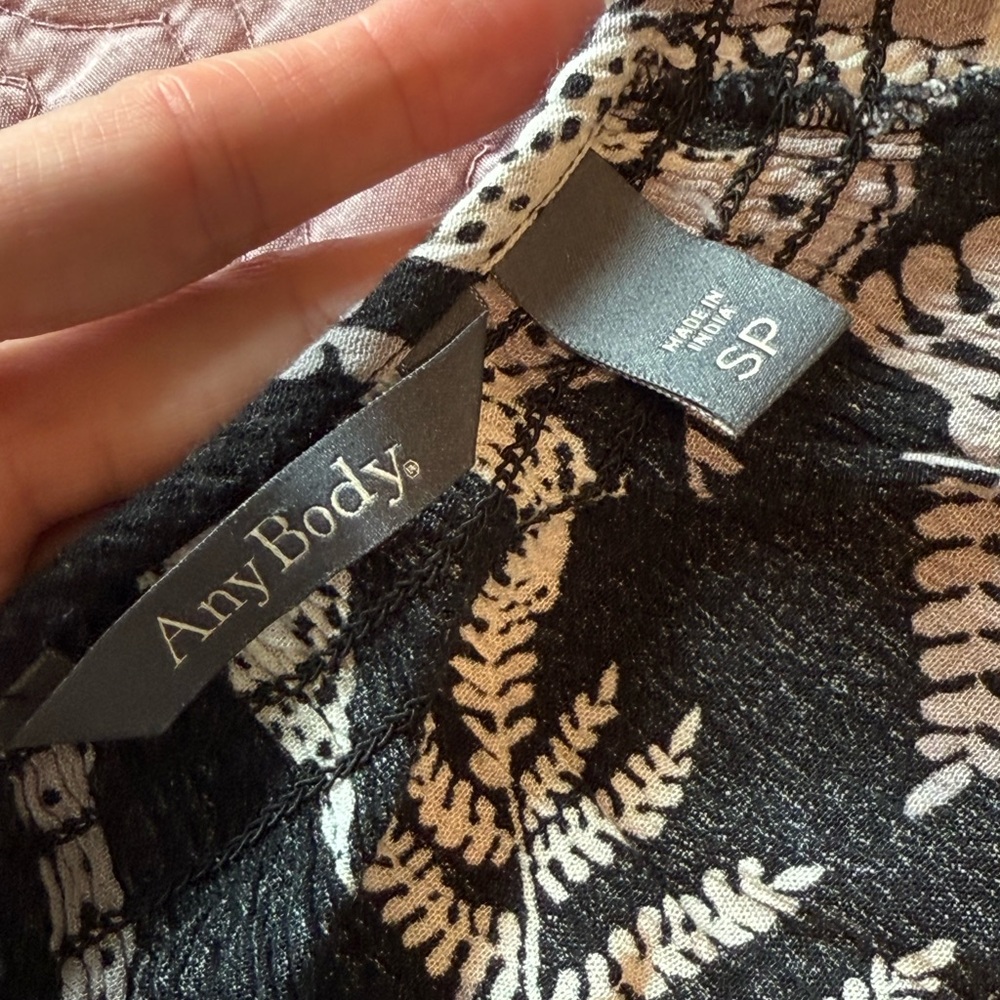 AnyBody Monochrome Leaf Pattern Jumpsuit - Picture 11 of 15